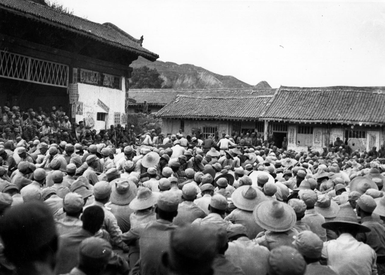 Mao addresses a student rally at the Kangdah Cave University in 1938, calling for greater efforts against the Japanese.