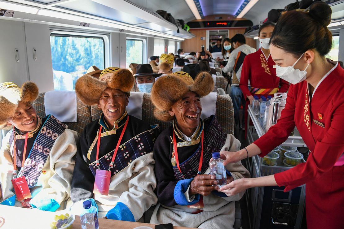 With the opening of Lhasa-Nyingchi Railway in Tibet, all 31 provinces in mainland China are covered by high-speed railways.