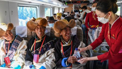 With the opening of Lhasa-Nyingchi Railway in Tibet, all 31 provinces in mainland China are covered by high-speed railways.