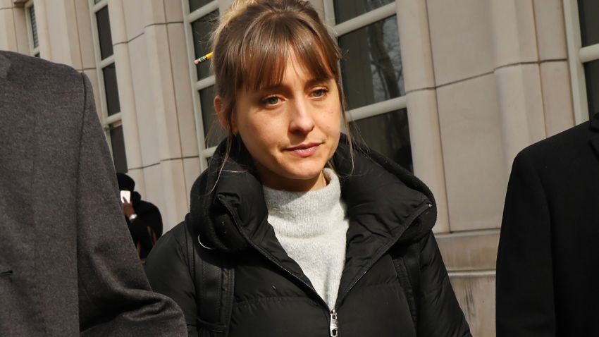 NEW YORK, NEW YORK - FEBRUARY 06: Actress Allison Mack leaves the Brooklyn Federal Courthouse with her lawyers after a court appearance surrounding the alleged sex cult NXIVM on February 06, 2019 in New York City. Along with Clare Bronfman, heiress of the Seagram's liquor empire, Mack and other defendants were arrested last year and accused of having helped operate a criminal enterprise for self-help guru Keith Raniere, who has been charged with sex trafficking. (Photo by Spencer Platt/Getty Images)