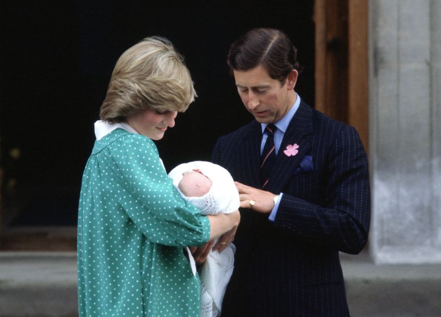 In June 1982, Diana gave birth to her first child, William. 