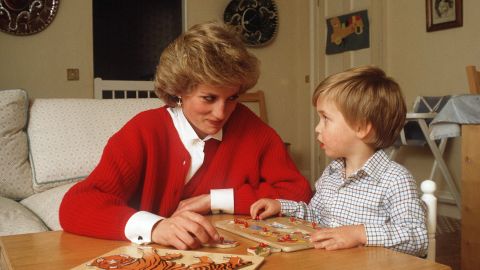 Diana helps William with a puzzle in October 1985. 