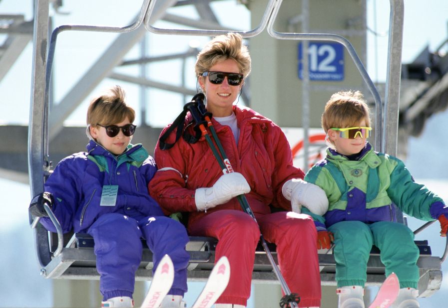Diana and her sons go skiing in Lech, Austria, in April 1991. 