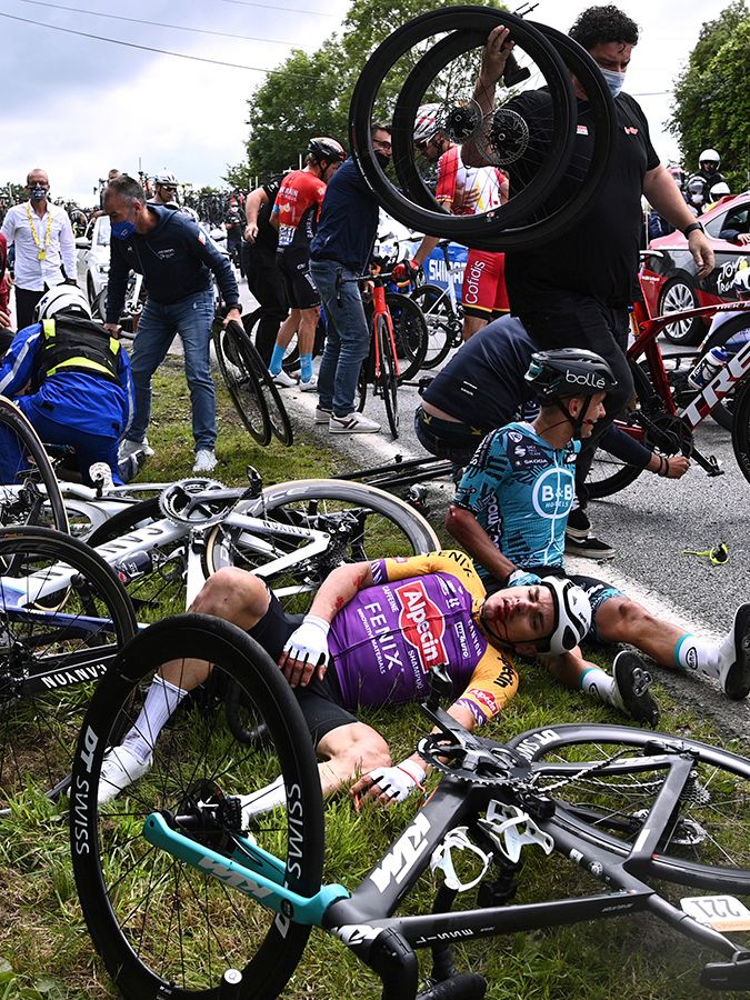 Tour De France Spectator's Sign Causes A Crash The New York Times