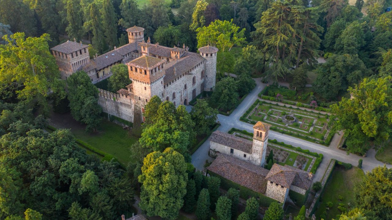 <strong>Upper crust: </strong>The Giardini Grandi Italiani collection includes posh castles, such as the castello di Grazzano Visconti near Piacenza, Lombardy.