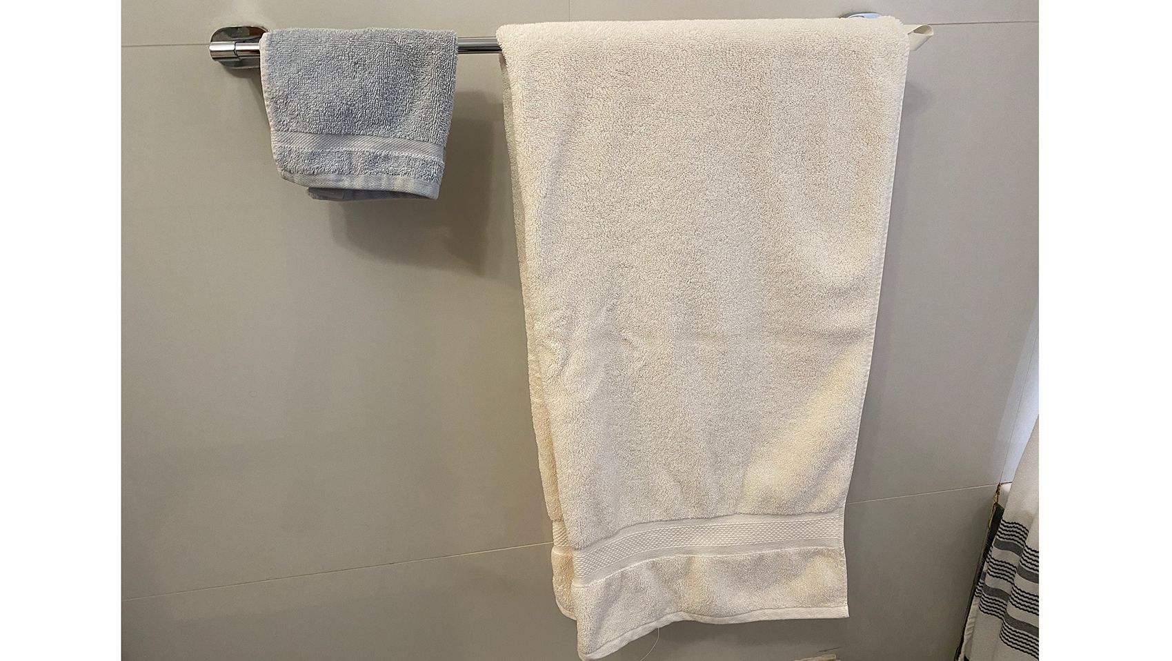 https://media.cnn.com/api/v1/images/stellar/prod/210630170556-june-crane-canopy-classic-ivory-bath-towel.jpg?q=w_1699,h_958,x_0,y_0,c_fill