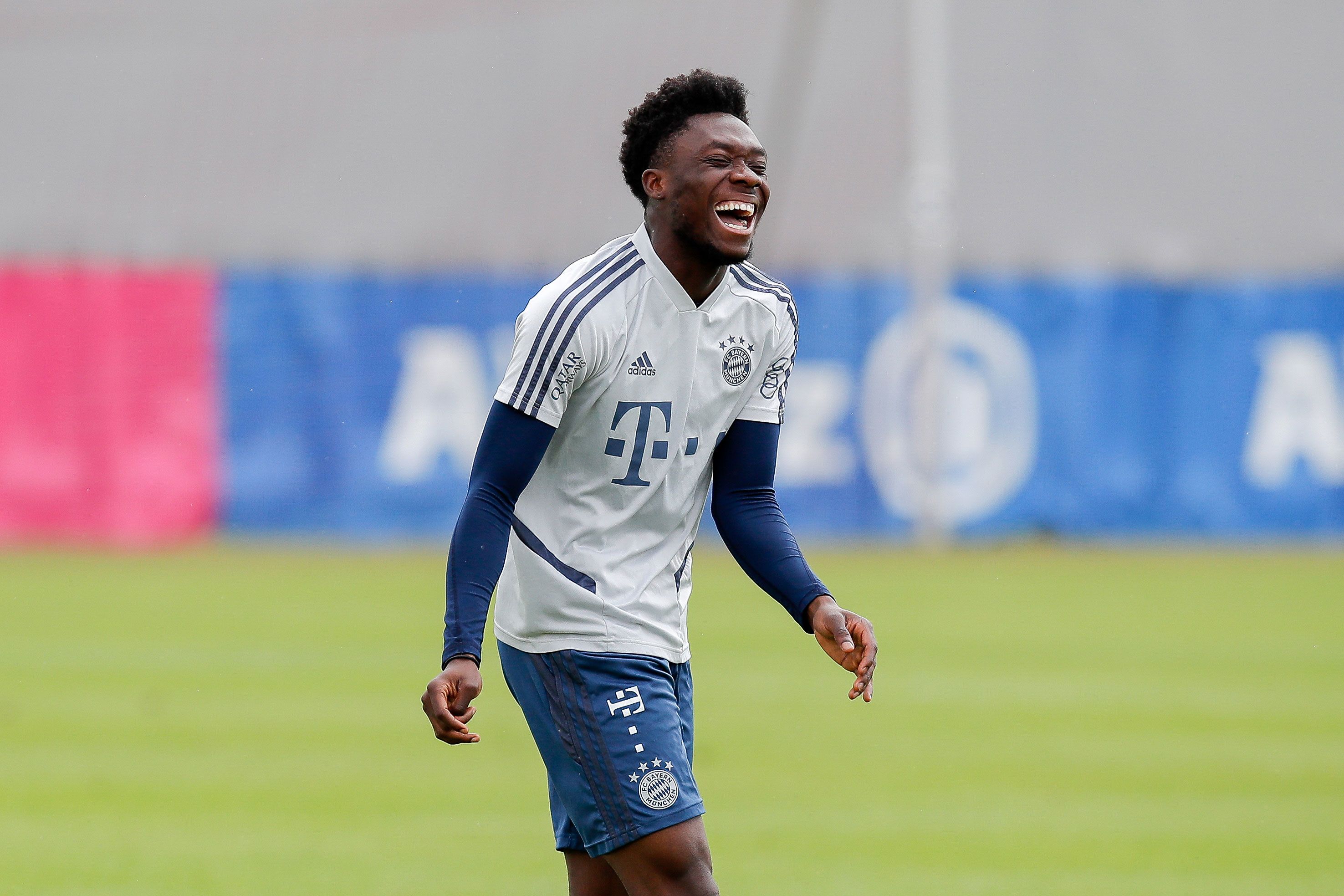 What sneakers is Alphonso Davies wearing? : r/Sneakers