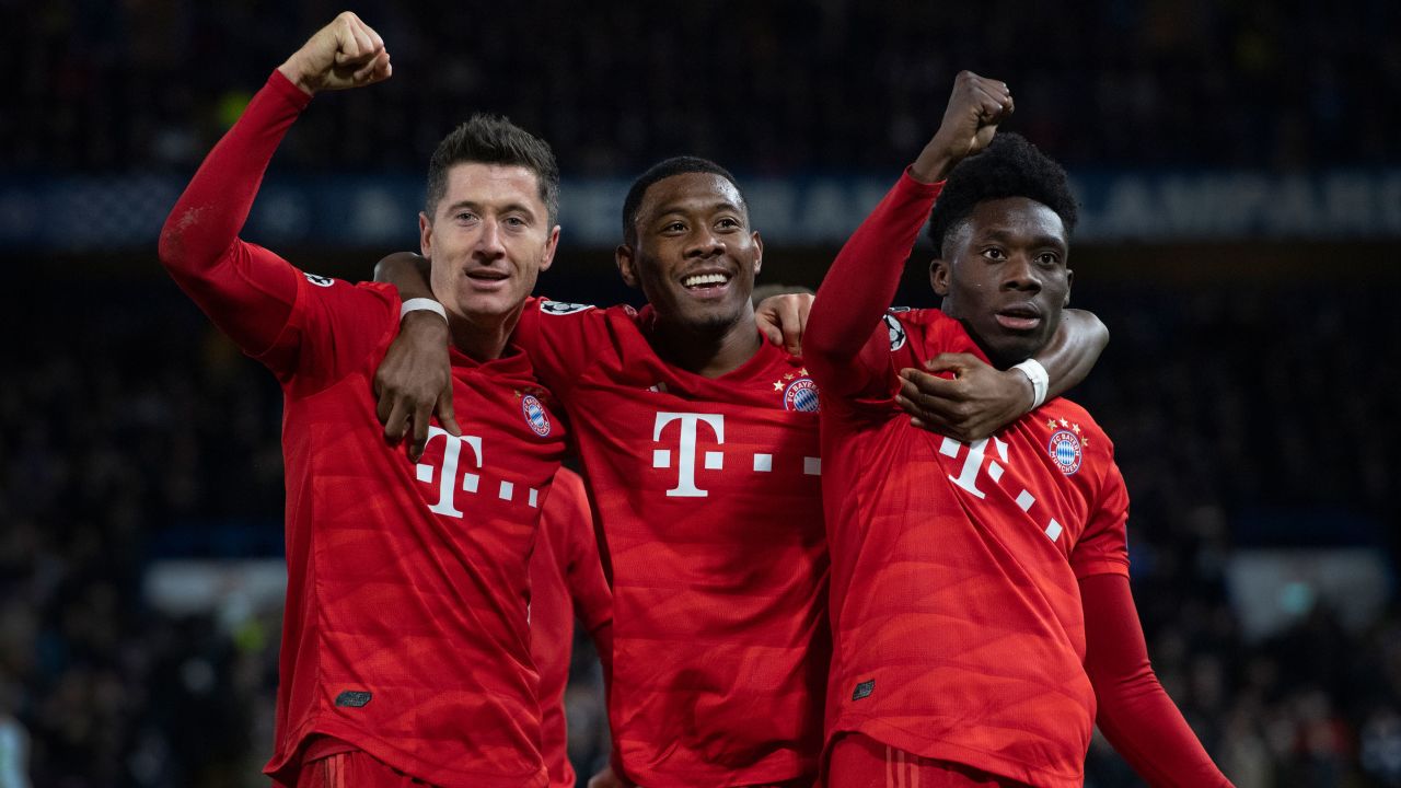 Davies (right) with Bayern star Robert Lewandowski (left) and former Bayern defender David Alaba (center).