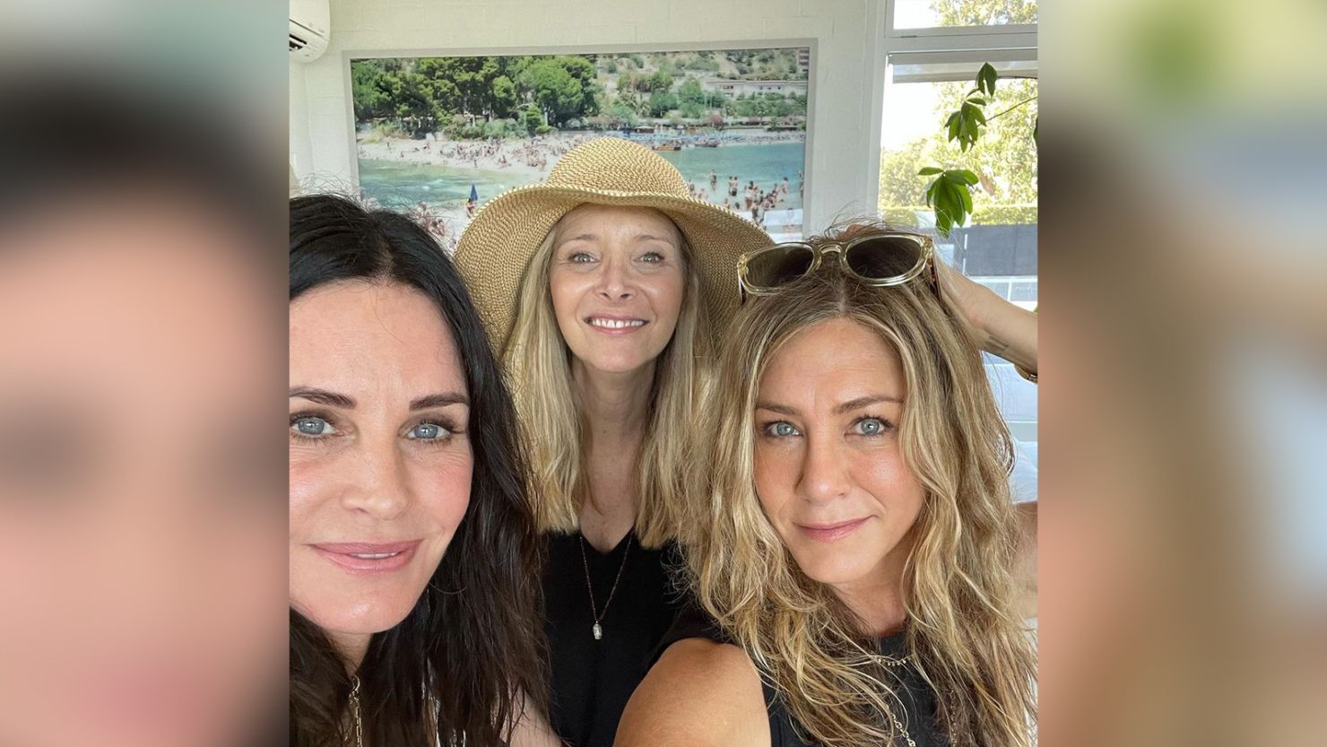 Courteney Cox, Jennifer Aniston and Lisa Kudrow party together on July 4th | CNN