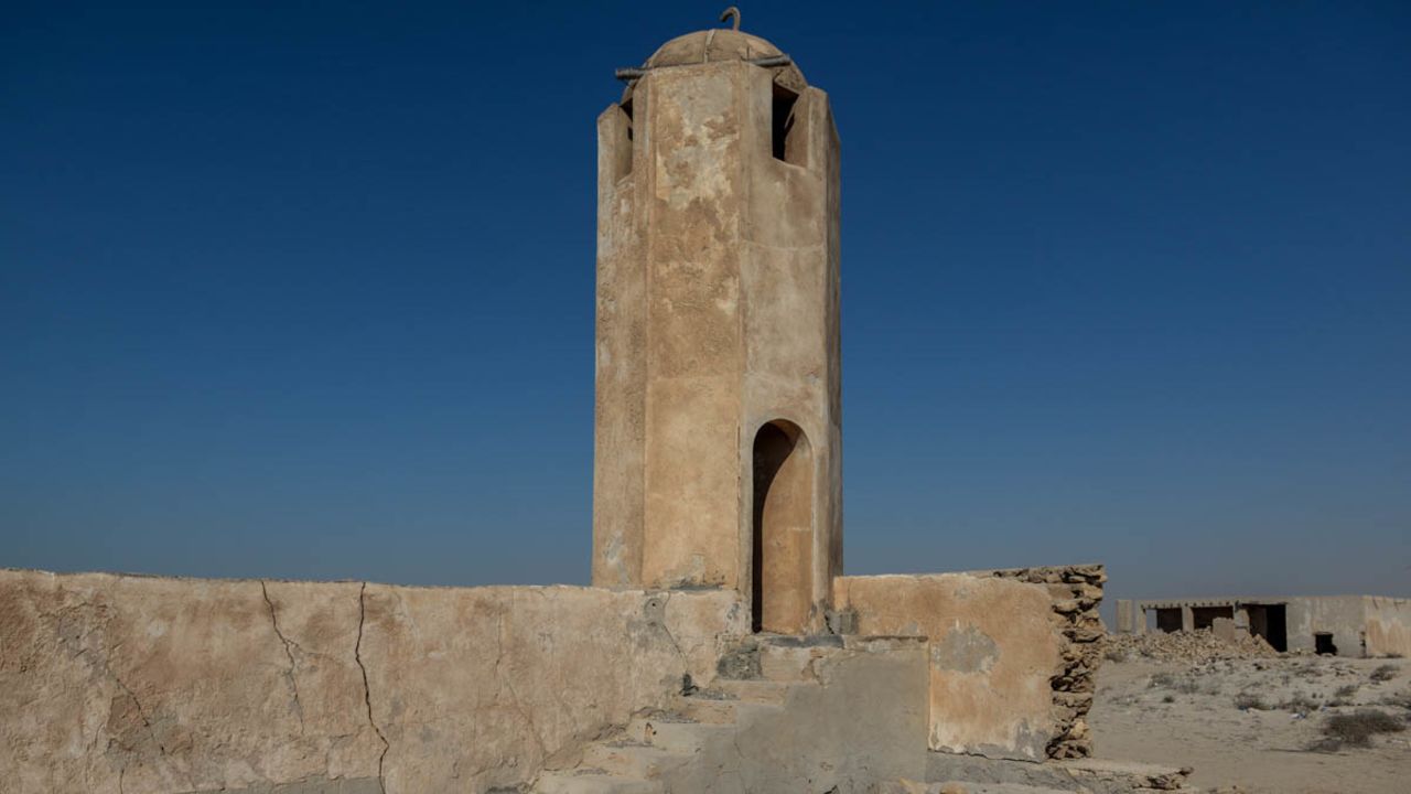 <strong>Al Khuwair: </strong>The layout and organizational principles of these towns and villages were largely guided by the environment and Islamic traditions, with mosques playing a central role.