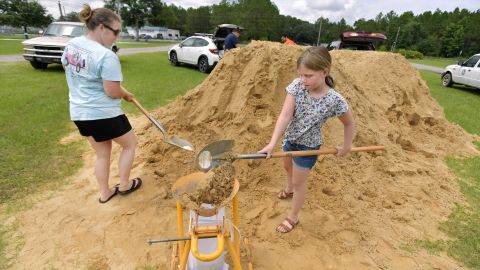 Emma Barlow, 9, works with her mother Brandi Barlow to fill sandbags Tuesday in Middleburg.