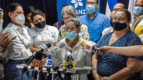 Lesbia Alfaro Silva (R) and Heidi Meza (C), mothers of detained student leaders Lesther Aleman and Max Jerez, say their sons are innocent.