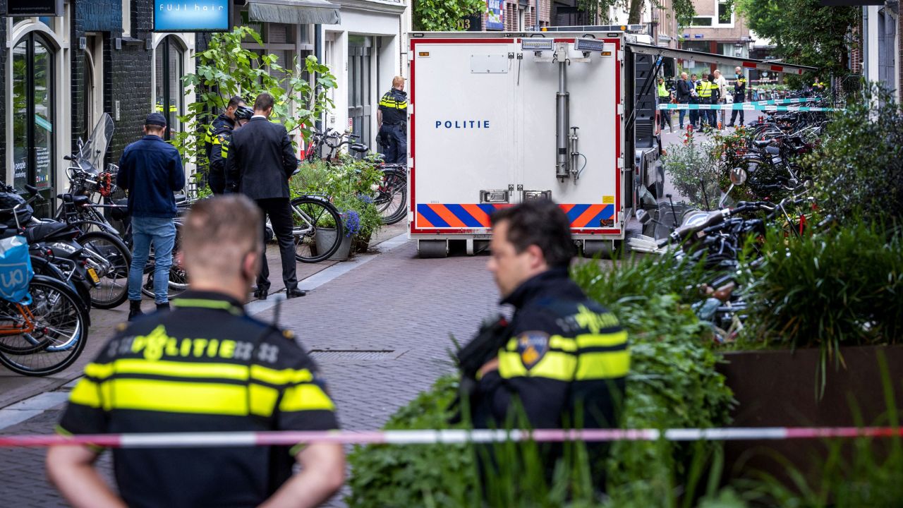 Police oficers work on the site of an attack during which a Dutch journalist specialised in crime, Peter R. de Vries was seriously injured in a shooting in Amsterdam, on July 6, 2021. - A well-known Dutch crime reporter  was rushed to hospital with gunshot wounds on Tuesday after being attacked in broad daylight in central Amsterdam.
Peter R. de Vries, a journalist and TV presenter who regularly speaks on behalf of victims, was shot up to five times including once in the head, according to eyewitnesses.
 - Netherlands OUT (Photo by Evert Elzinga / ANP / AFP) / Netherlands OUT (Photo by EVERT ELZINGA/ANP/AFP via Getty Images)
