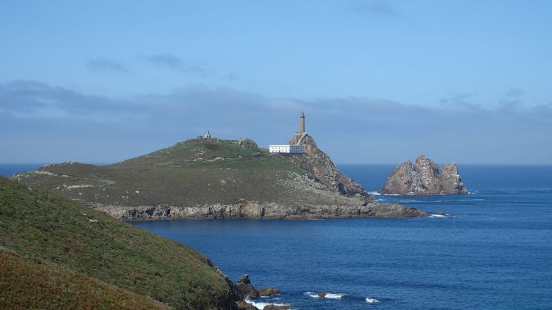 <strong>Lighthouse:</strong> Cabo Vilán Lighthouse is set on a rocky promontory north of Camari?as.