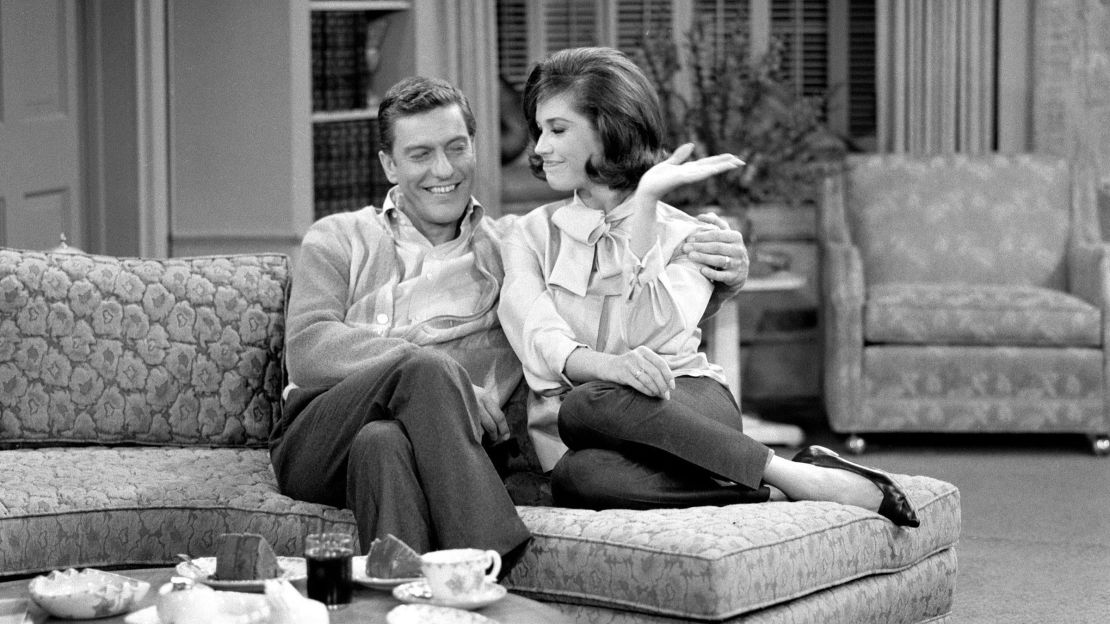 Dick Van Dyke (as Rob Petrie) and actress Mary Tyler Moore (as Laura Petrie) in '"The Dick Van Dyke Show" circa 1964. (Photo by CBS via Getty Images)
