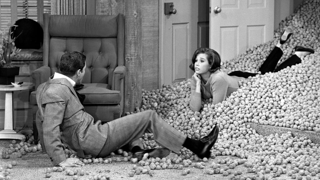 American actors Dick Van Dyke & Mary Tyler Moore appear in a scene from the 'It May Look Like a Walnut' episode of 'The Dick Van Dyke Show,' January 15, 1963. (Photo by CBS Photo Archive/Getty Images)