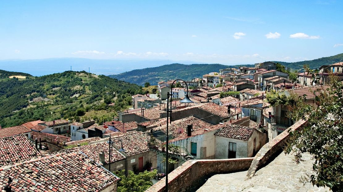 Albidona's territory stretches from hillside to coast.