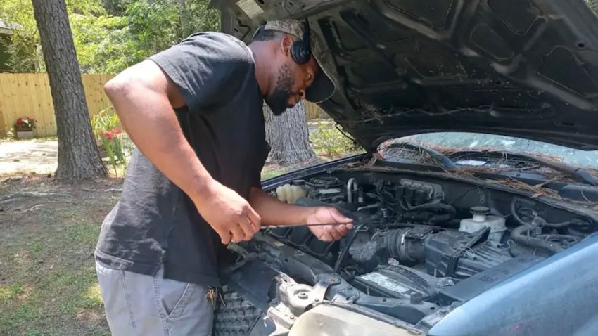 01 eliot middleton mechanic fix donates cars bbq