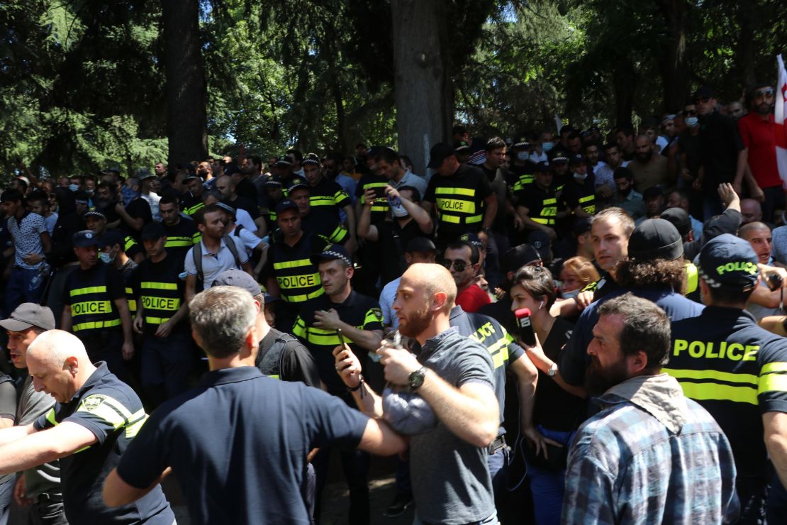 Police intervene in demonstrations after people try to attack journalists on July 5.