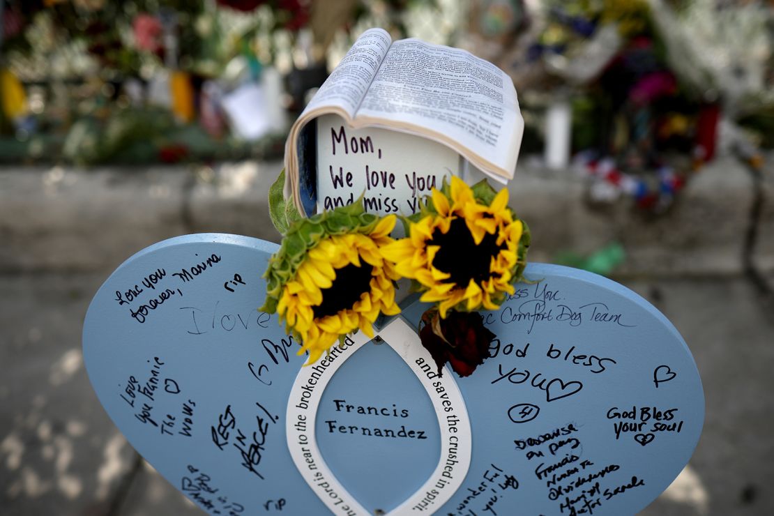  Notes are written on a makeshift headstone for Francis Fernandez, a victim in the collapse.