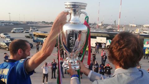 Chiellini ando Mancini hold the European Championship trophy.