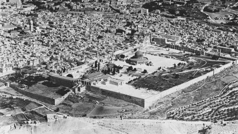 Aerial view of the city across Temple Mount and the Dome of the Rock. (Photo by Hulton-Deutsch Collection/CORBIS/Corbis via Getty Images)