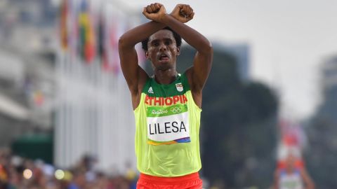 Ethiopia's Feyisa Lilesa crosses the finish line of the Men's Marathon athletics event at the Rio 2016 Olympic Games at the Sambodromo on August 21, 2016. 