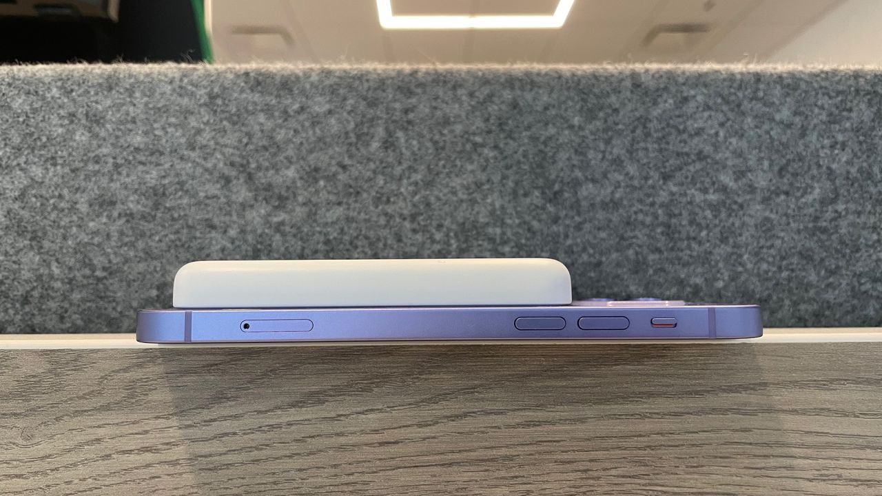3-Apple MagSafe battery pack impressions
