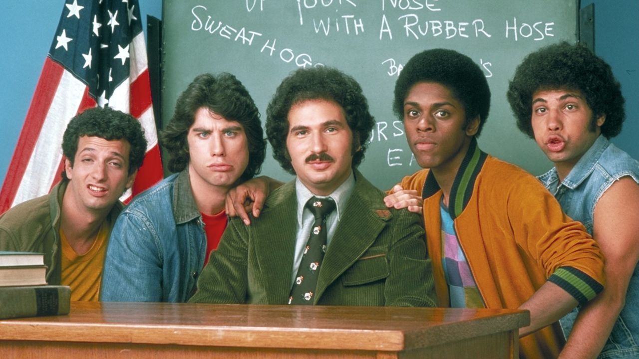 UNITED STATES - SEPTEMBER 09:  WELCOME BACK, KOTTER - Cast - Pilot - 9/9/75, Gabe Kaplan (center) played Gabe Kotter, the teacher of a class of delinquents called the Sweathogs at his former high school. His students were played by, from left: Ron Palillo (as Arnold Horshack), John Travolta (as Vinnie Barbarino), Lawrence-Hilton Jacobs (as Freddie "Boom Boom" Washington) and Robert Hegyes (as Juan Epstein), ,  (Photo by Walt Disney Television via Getty Images Photo Archives/Walt Disney Television via Getty Images)
