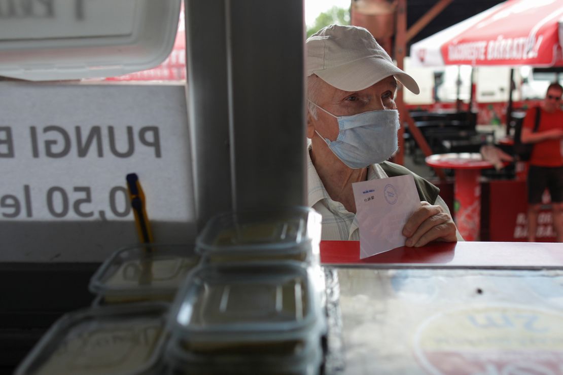 In Romania, citizens were given traditional grilled minced meat rolls after being vaccinated.
