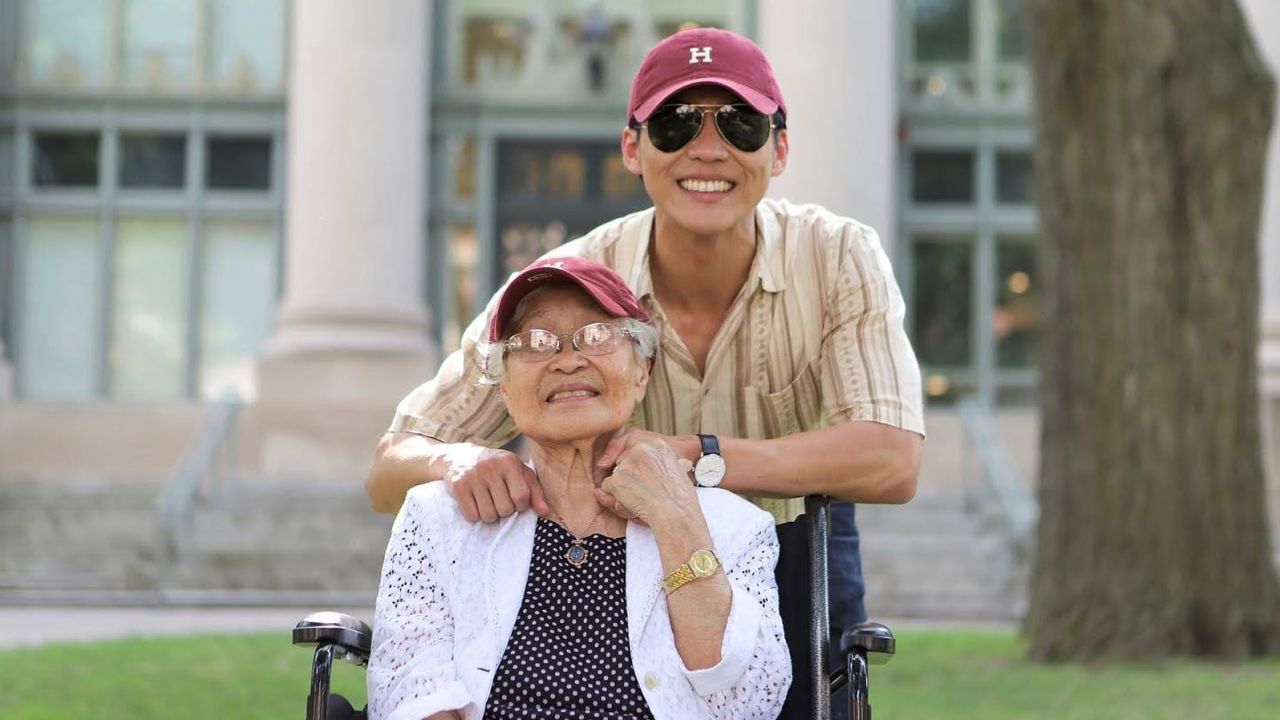 Sinok Koh lost contact with her seven siblings when she left North Korea in the late 1940s. Her grandson Michael Roh is urging US officials to help Korean Americans reunite with their family members.