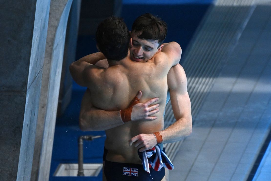 Daley and Lee hug after winning the synchronized 10m platform diving final.