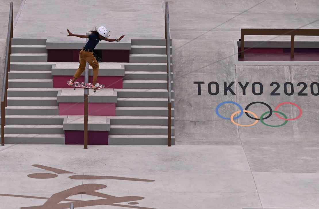 Leal competes in the women's street preliminary round.