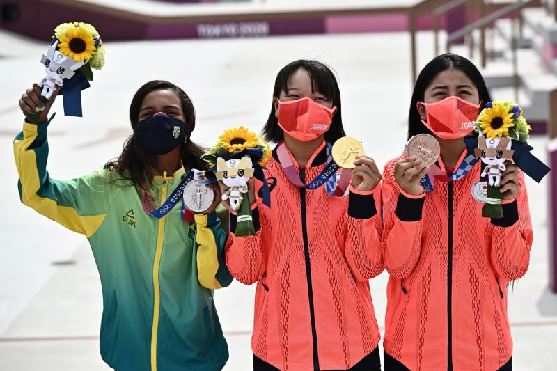 Momiji Nishiya, 13-year-old skateboarder, wins gold at the