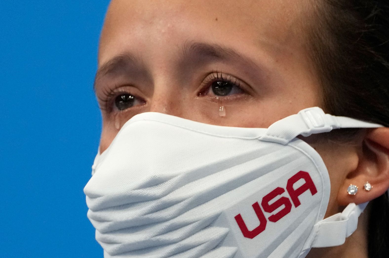 US diver Jessica Parratto cries after she and teammate Delaney Schnell won a silver medal in <a href="index.php?page=&url=https%3A%2F%2Fwww.cnn.com%2Fworld%2Flive-news%2Ftokyo-2020-olympics-07-27-21-spt%2Fh_b02acea3373d34c2ca2446b234d2e4e4" target="_blank">the synchronized 10-meter platform event</a> on July 27.