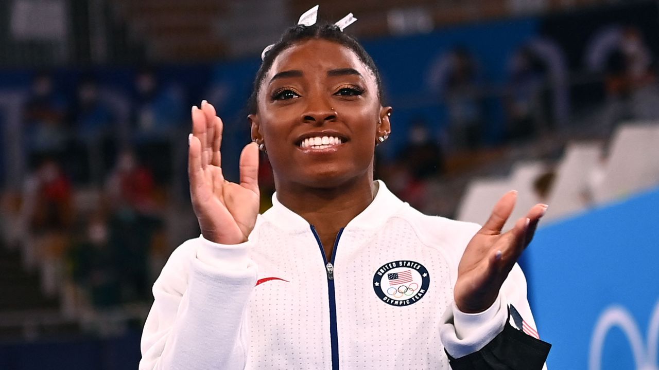 USA's Simone Biles applauds during the artistic gymnastics women's team final during the Tokyo 2020 Olympic Games at the Ariake Gymnastics Centre in Tokyo on July 27, 2021. (Photo by Loic VENANCE / AFP) 