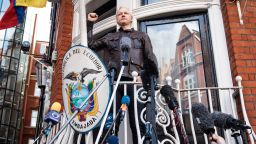 LONDON, ENGLAND - MAY 19: Julian Assange puts his fist in the air as he steps out to speak to the media from the balcony of the Embassy Of Ecuador on May 19, 2017 in London, England.  Julian Assange, founder of the Wikileaks website that published US Government secrets, has been wanted in Sweden on charges of rape since 2012.  He sought asylum in the Ecuadorian Embassy in London and today police have said he will still face arrest if he leaves. (Photo by Jack Taylor/Getty Images)