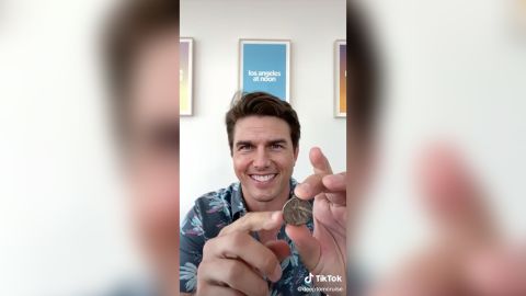 This looks like Tom Cruise doing a coin trick, but it's actually a deepfake created by Chris Umé.