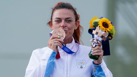 Perilli celebrated her bronze finish, paying homage to her team and her country after the medal ceremony. 