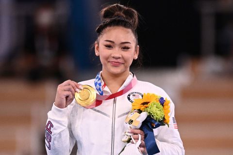 Lee poses with her gold medal on the podium.