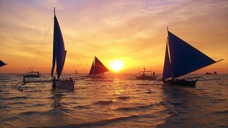 <strong>Sunset sail</strong>: The trio went on a sunset boat trip the first evening they met, admiring Boracay's beautiful views and getting to know one another.