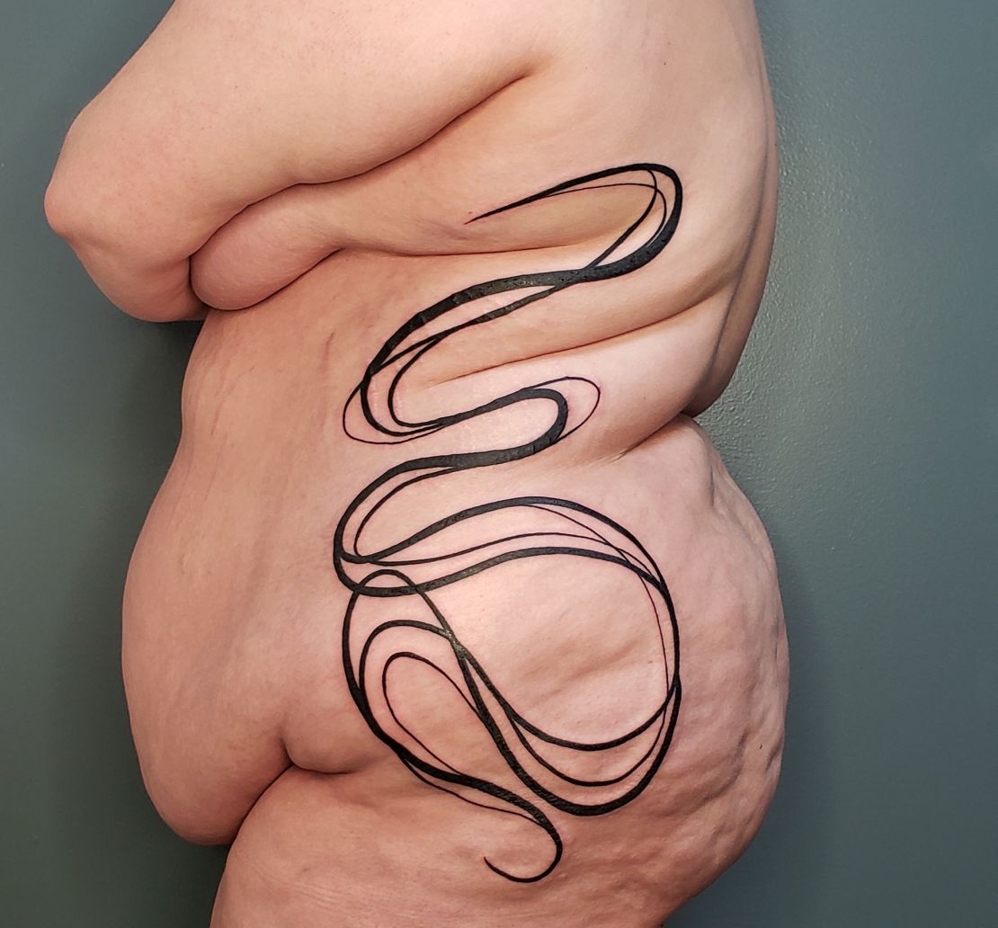 A recent tattoo by Carrie Metz-Caporusso, which complements the shape of plus-size bodies. 