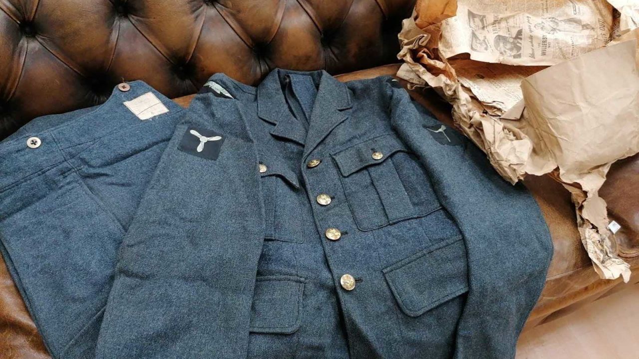 01 British WWII RAF uniform auction