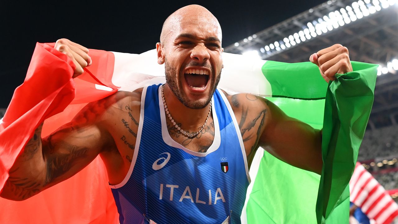 Jacobs celebrates gold at the Tokyo Olympics.