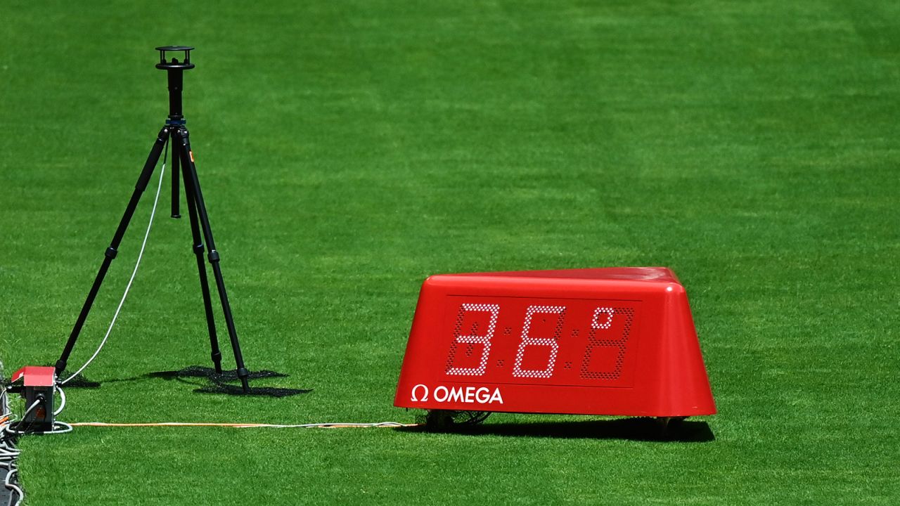 Picture shows high temperature on the pitch during the day five at Olympic Stadium on August 3.