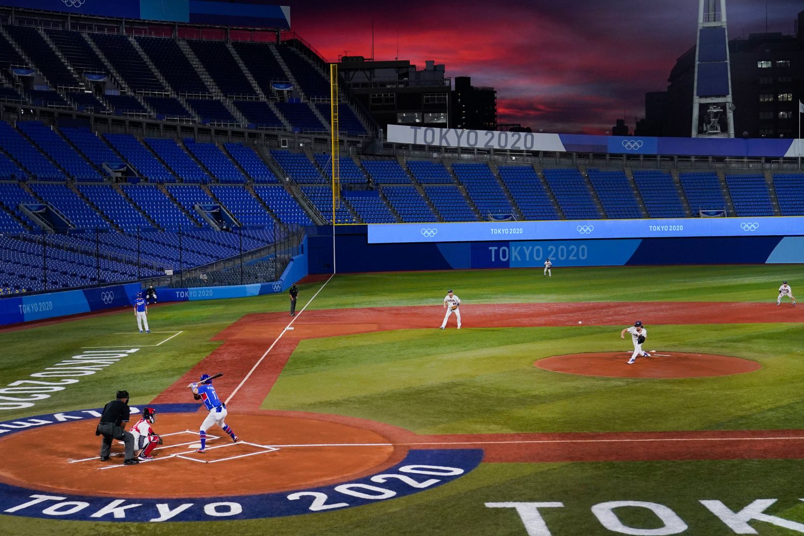 The United States' Joe Ryan pitches to South Korea's Park Hae-min during a semifinal baseball game on August 5. The Americans won 7-2 to clinch a spot in the final against Japan.