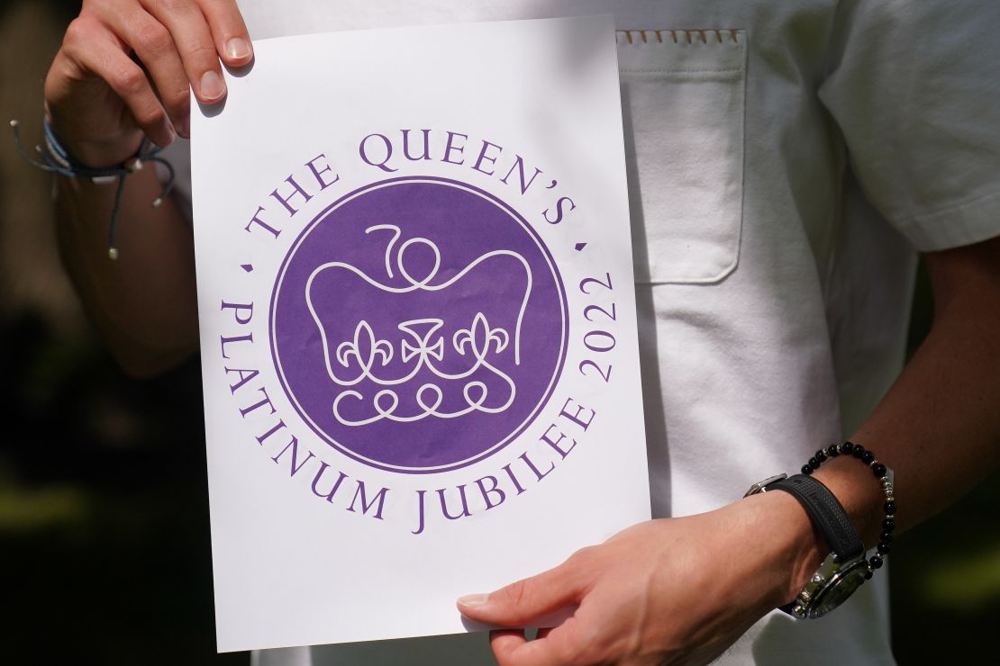 The winning design for Queen Elizabeth II's Platinum Jubilee emblem