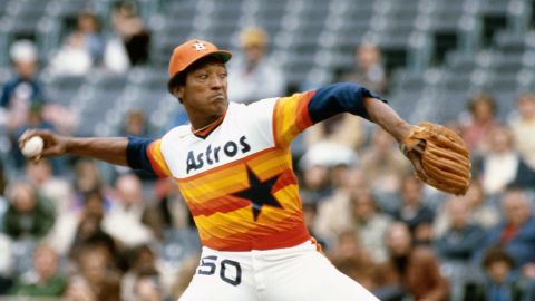 J.R. Richard of the Houston Astros pitches against the New York Mets during a Major League Baseball game in 1978 in New York City. 