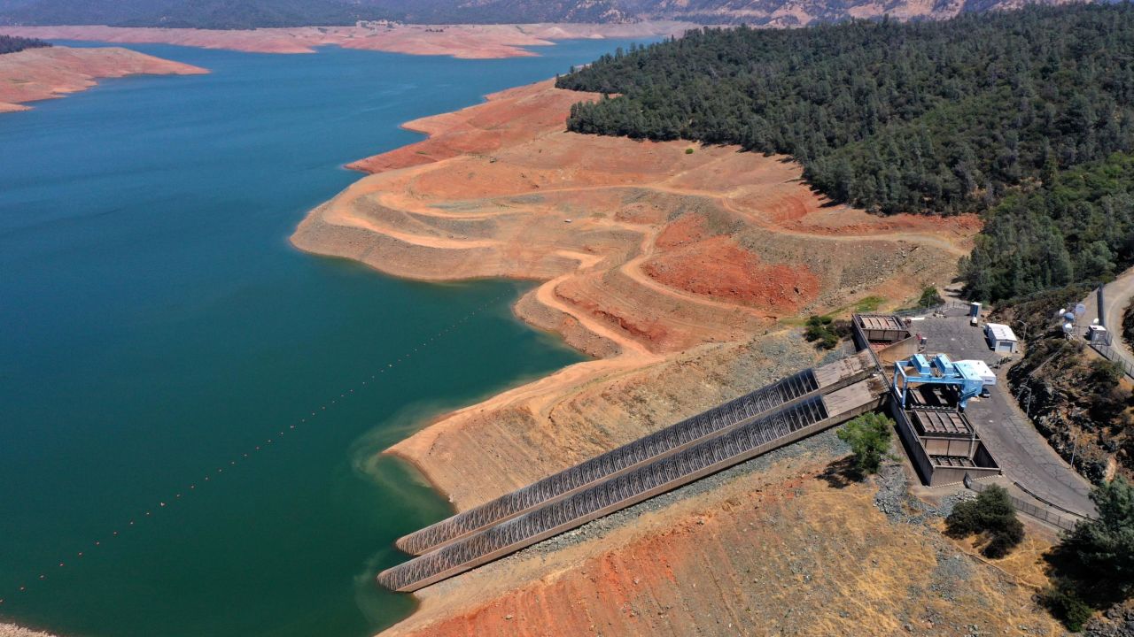California hydropower plant forced to shut down water levels fall at Oroville | CNN