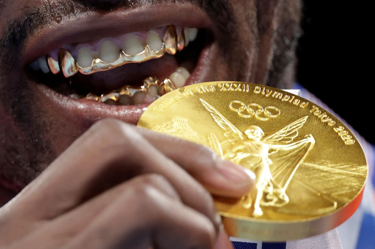 Cuban boxer Julio César La Cruz poses with his gold medal after winning the heavyweight final on August 6.